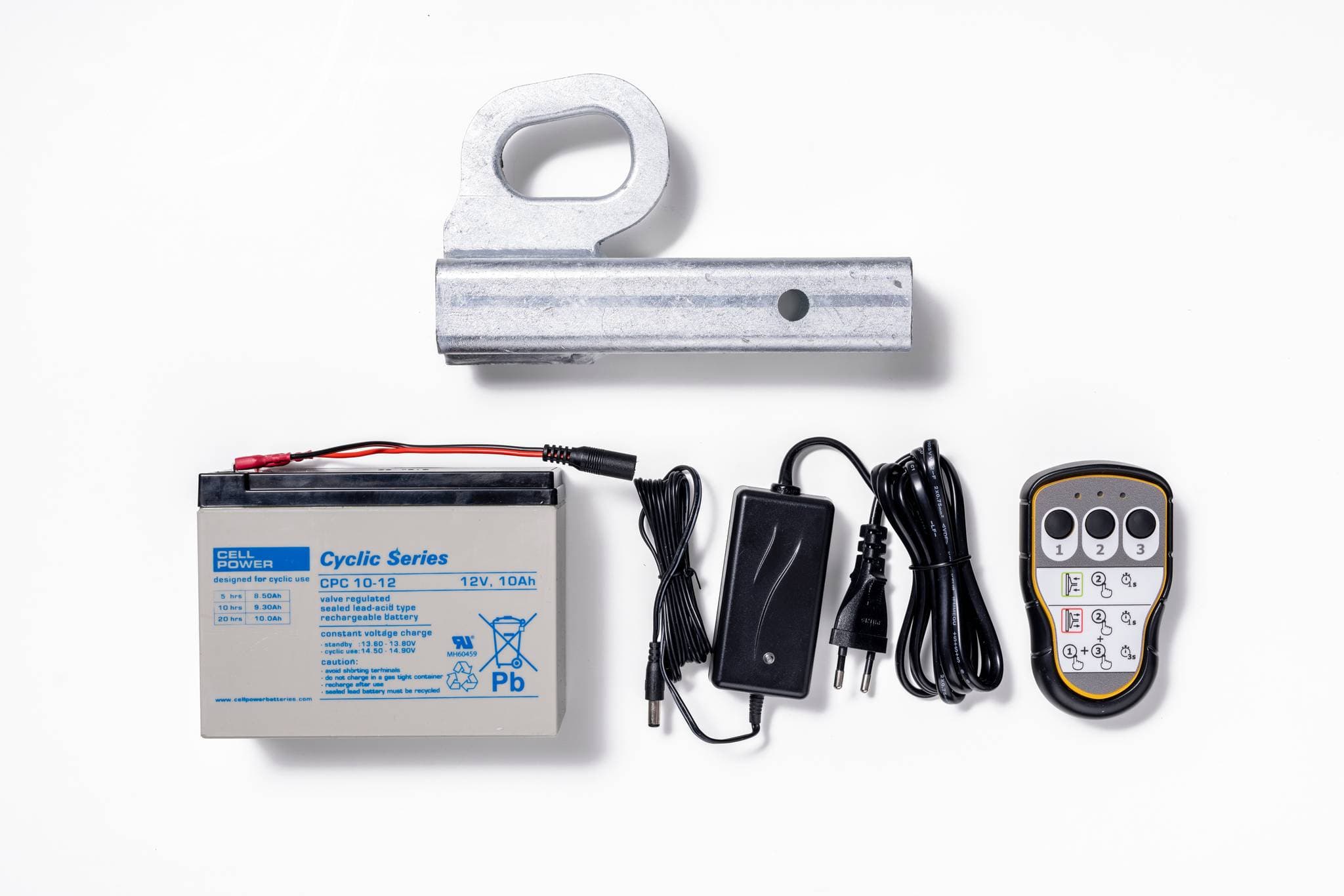 Zubehör für Hoeflon C600: Batterie, Kabel, Ladegerät und Fernbedienung.