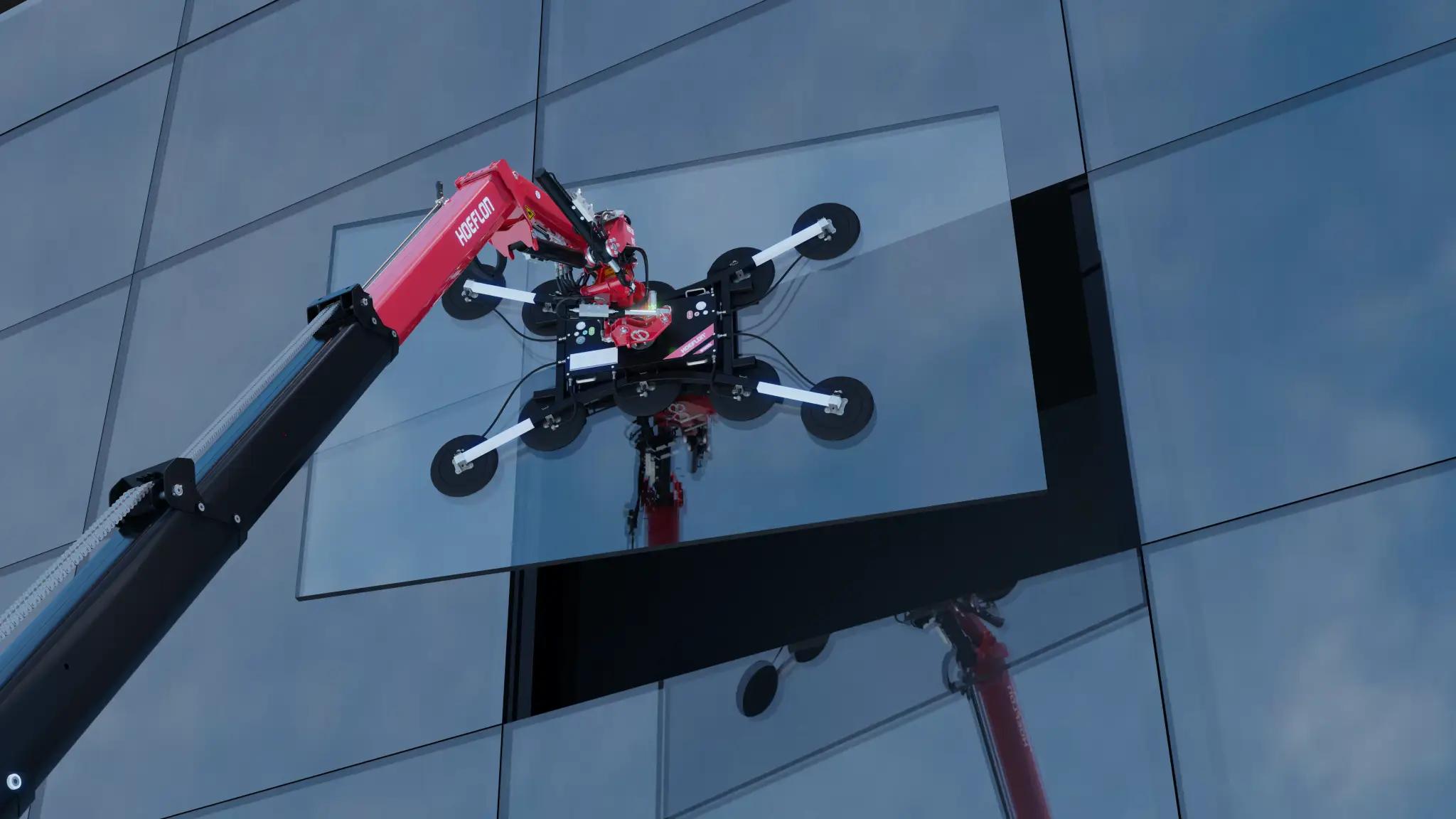Hoeflon Kran mit Glassauger platziert Glas an einem Gebäude.