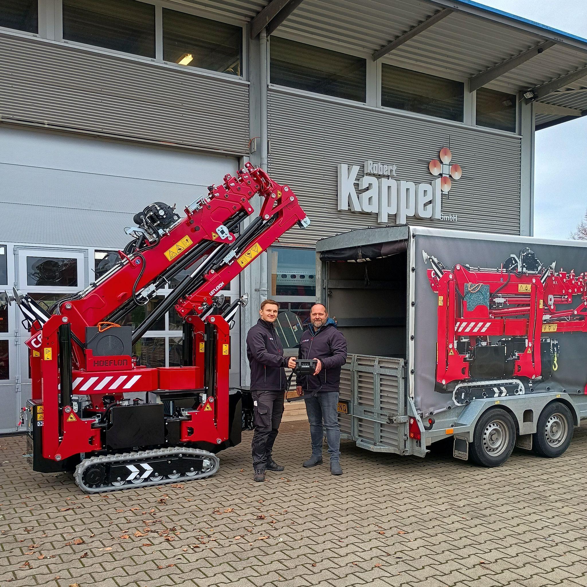 Übergabe eines Hoeflon Krans bei Robert Kappel GmbH.